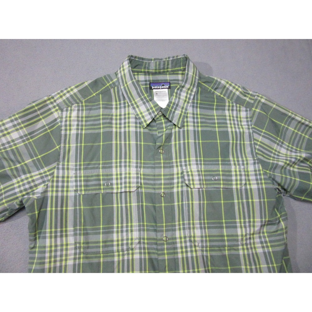 Patagonia Shirt Mens Medium Green Grey Plaid Outdoor Hiking Wicking Short Sleeve - Picture 2 of 13